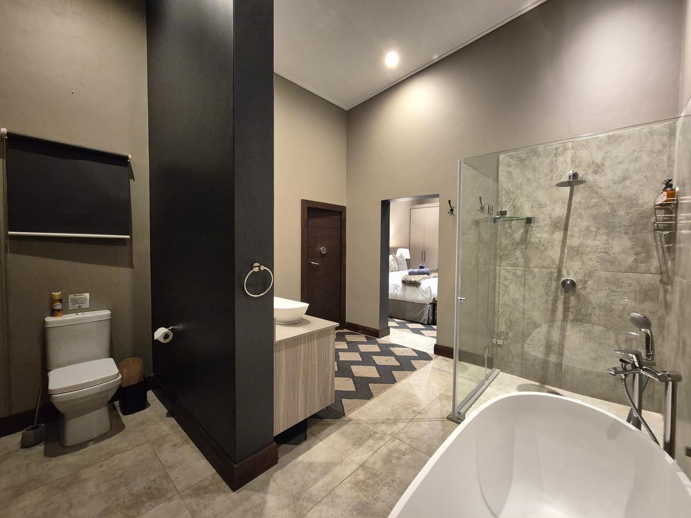 Baobab Lodge Room 1 - en-suite bathroom